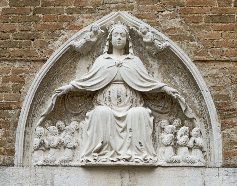 Marija Usmiljenja (Madonna della Misericordia), 15. stoletje, cerkev San Tomà, Benetke. Foto: Didier Descouens / Wikimedia Commons, CC BY-SA 4.0